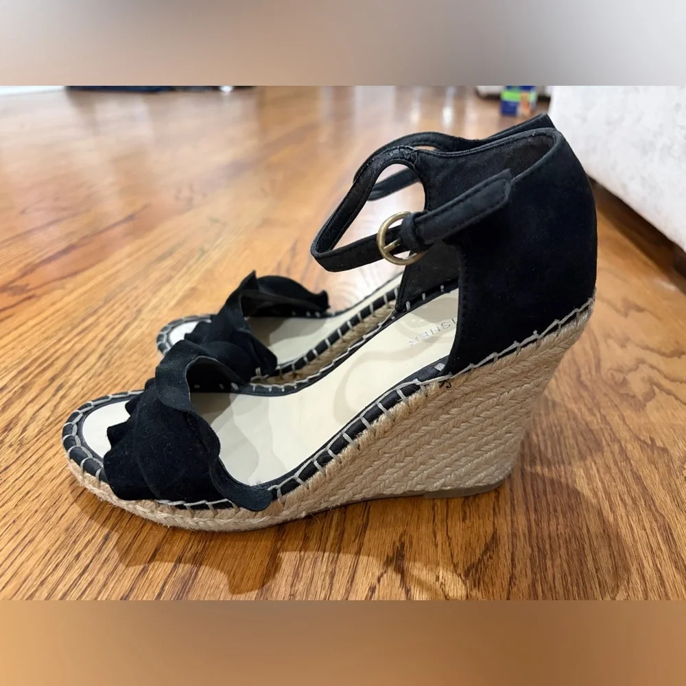 Marc Fisher Wedges - Picture 2 of 7